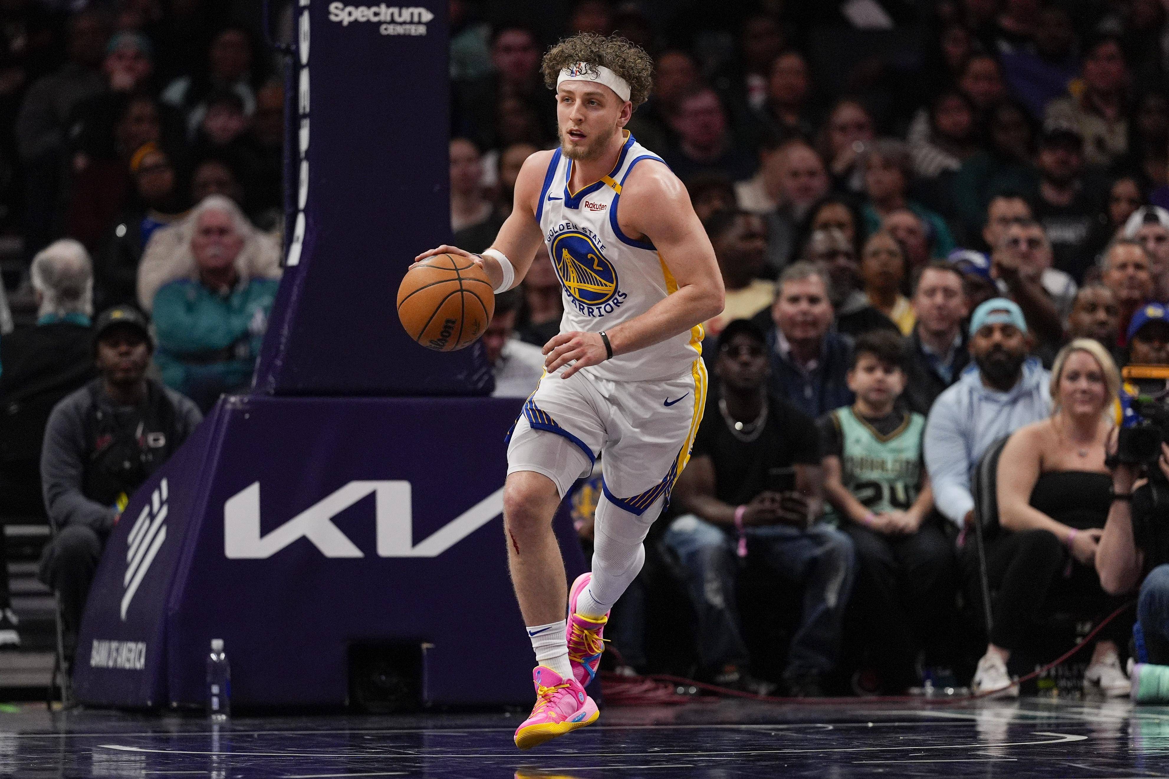 九游官网app下载-出色发挥引发热议！，库里在美国队比赛中出色防守比赛高潮迭起的简单介绍